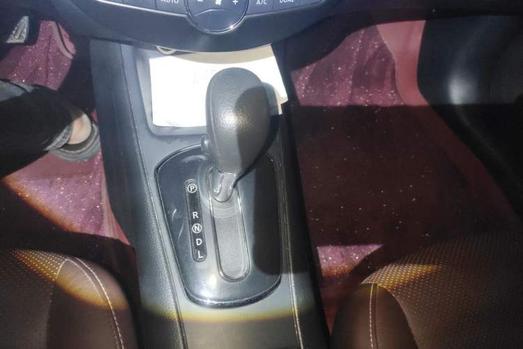 Used Nissan Tiida 2014 1.6L CVT Cool Cafe Edition Gear Lever