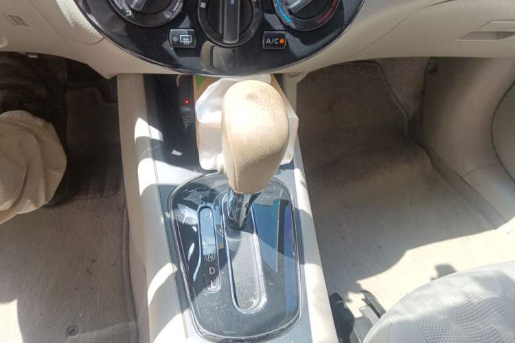 Used Nissan Tiida 2014 1.6L CVT Comfort Model Gear Lever
