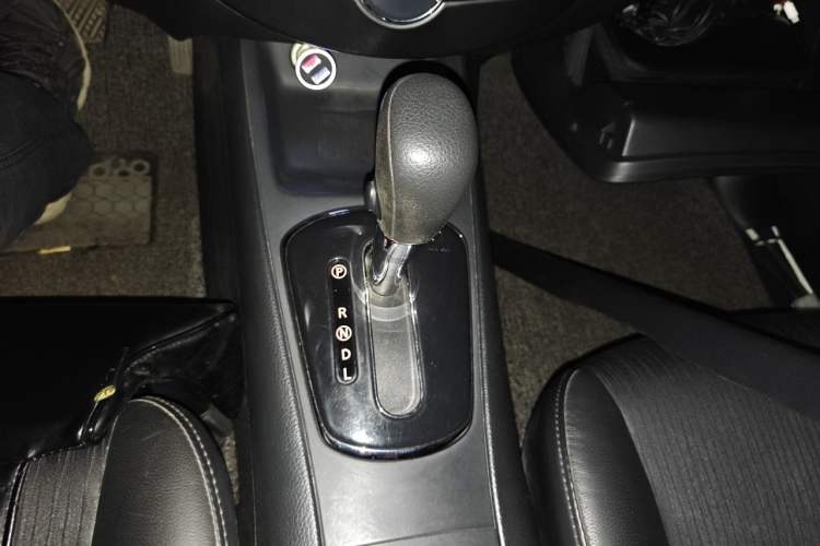 Used Nissan Tiida 2014 1.6L CVT Smart Model Gear Lever