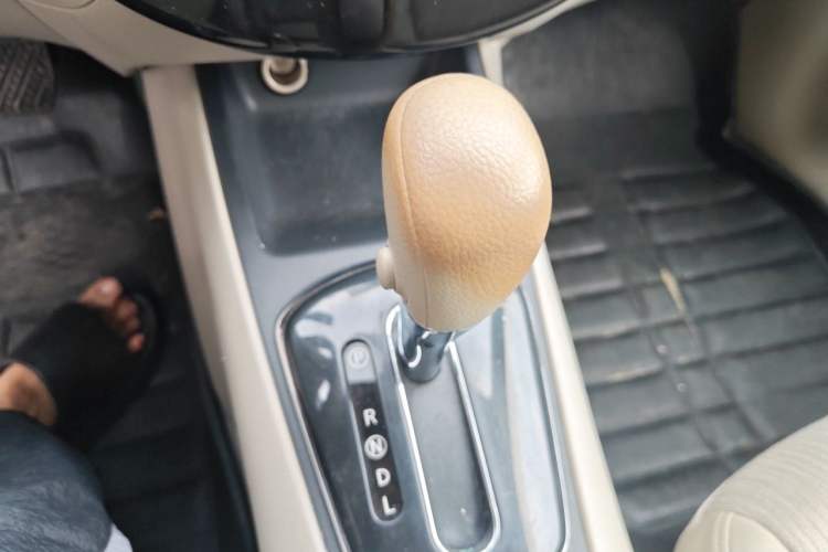 Used Nissan Tiida 2014 1.6L CVT Smart Model Gear Lever