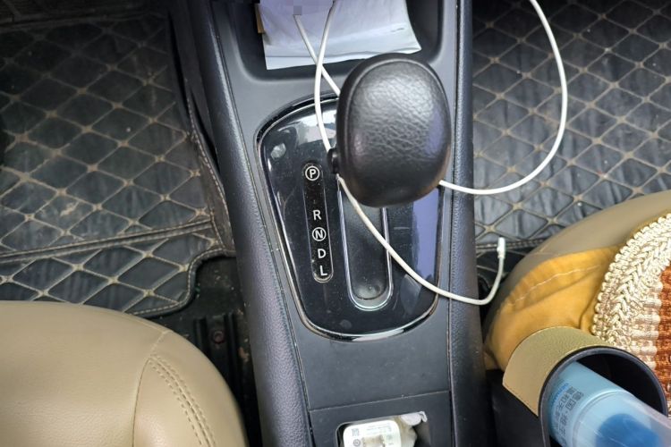 Used Nissan Tiida 2014 1.6L CVT Comfort Model Gear Lever