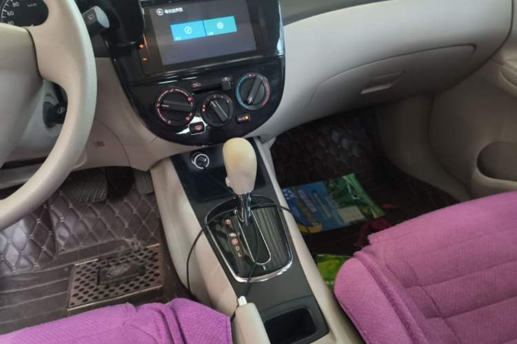 Used Nissan Tiida 2014 1.6L CVT Comfort Model Gear Lever