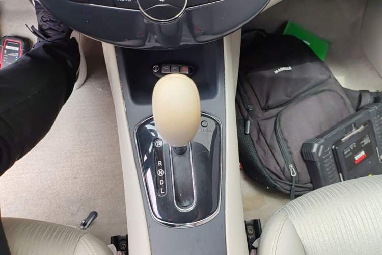 Used Nissan Tiida 2014 1.6L CVT Smart Model Gear Lever