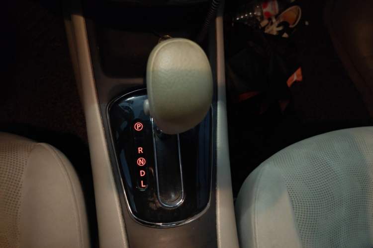 Used Nissan Tiida 2014 1.6L CVT Comfort Model Gear Lever