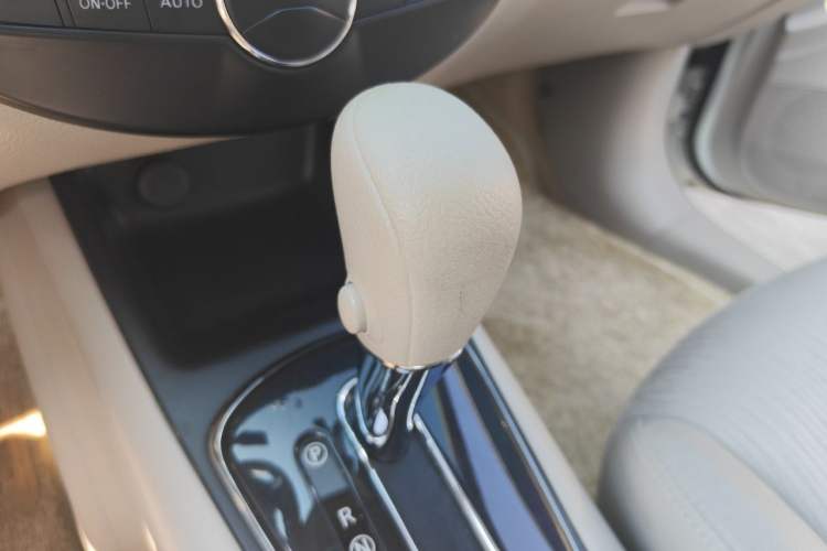 Used Nissan Tiida 2014 1.6L CVT Smart Model Gear Lever