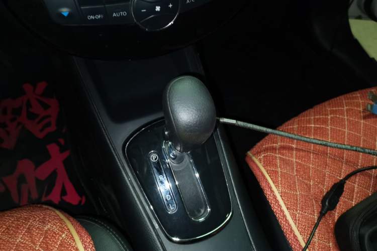 Used Nissan Tiida 2014 1.6L CVT Smart Model Gear Lever