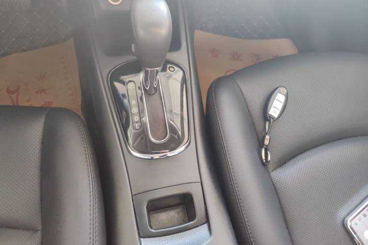 Used Nissan Tiida 2014 1.6L CVT Smart Model Gear Lever
