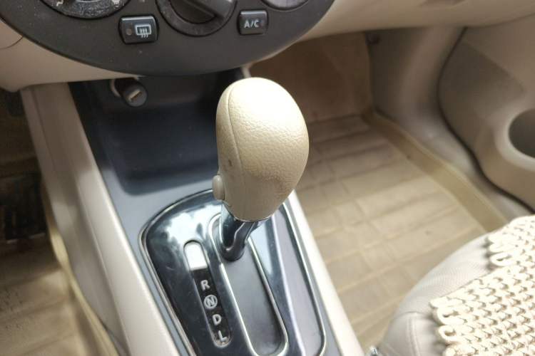 Used Nissan Tiida 2014 1.6L CVT Comfort Model Gear Lever
