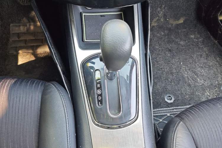 Used Nissan Tiida 2014 1.6L CVT Smart Model Gear Lever