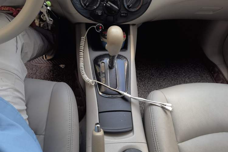 Used Nissan Tiida 2014 1.6L CVT Comfort Model Gear Lever
