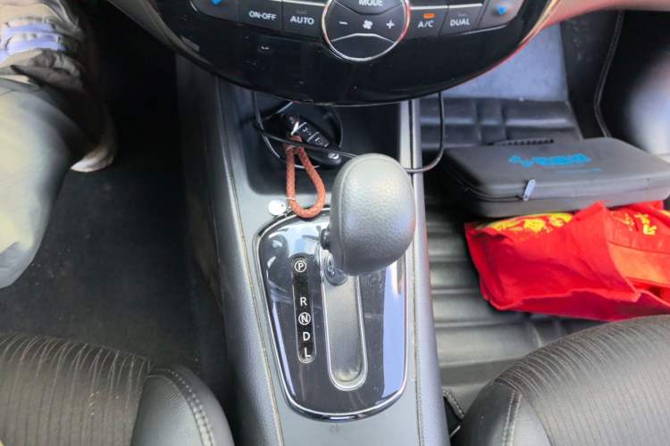 Used Nissan Tiida 2014 1.6L CVT Smart Model Gear Lever