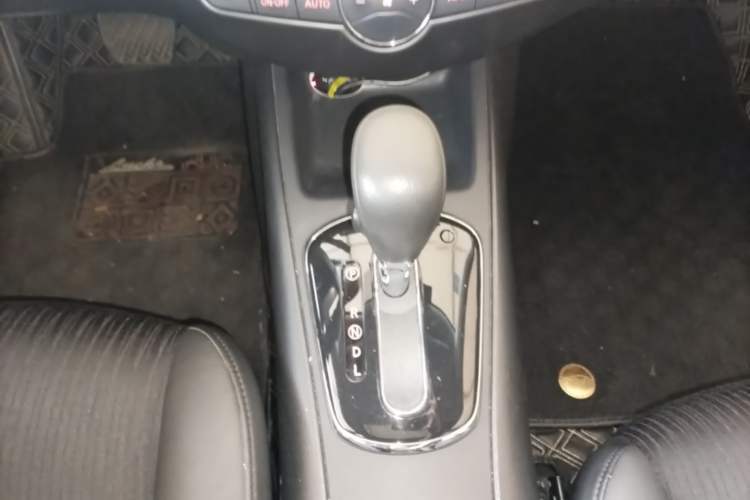 Used Nissan Tiida 2014 1.6L CVT Smart Model Gear Lever