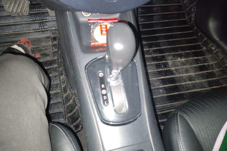 Used Nissan Tiida 2014 1.6L CVT Smart Model Gear Lever