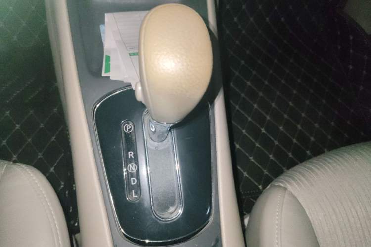 Used Nissan Tiida 2014 1.6L CVT Smart Model Gear Lever