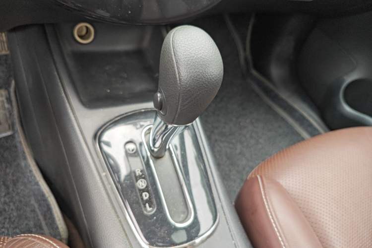 Used Nissan Tiida 2014 1.6L CVT Cool Cafe Edition Gear Lever