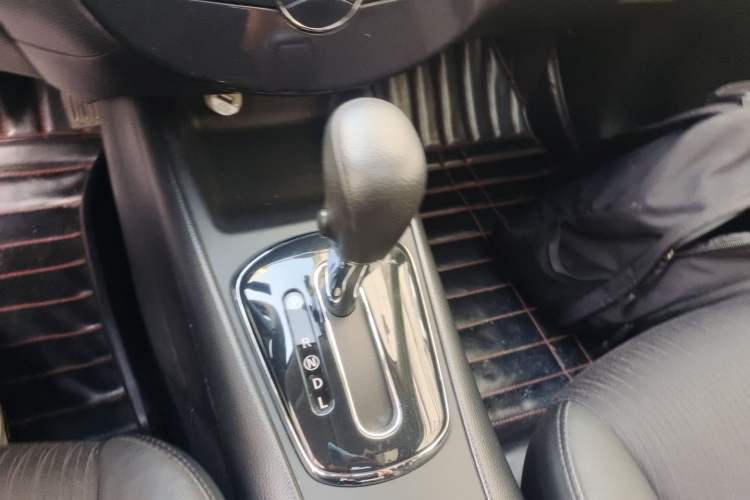 Used Nissan Tiida 2014 1.6L CVT Smart Model Gear Lever