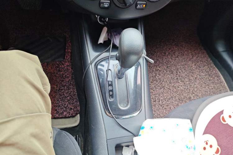 Used Nissan Tiida 2014 1.6L CVT Comfort Model Gear Lever