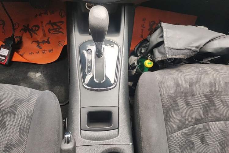 Used Nissan Tiida 2014 1.6L CVT Comfort Model Gear Lever