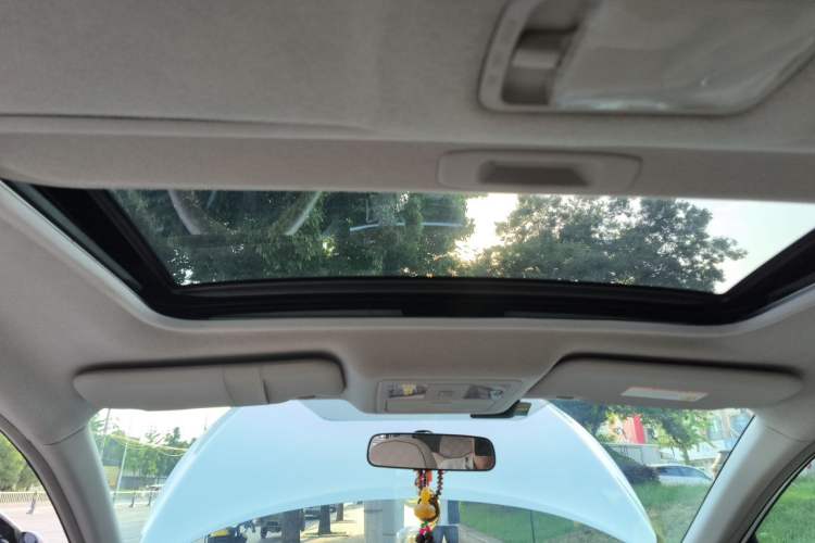 Used Nissan Tiida 2014 1.6L CVT Smart Model Headliner