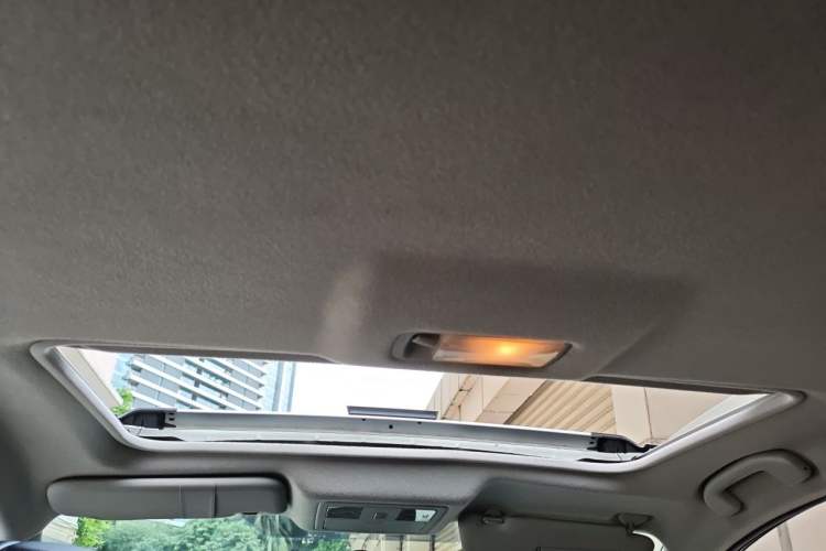 Used Nissan Tiida 2014 1.6L CVT Smart Model Headliner