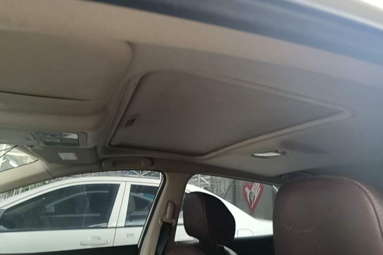 Used Nissan Tiida 2014 1.6L CVT Smart Model Headliner