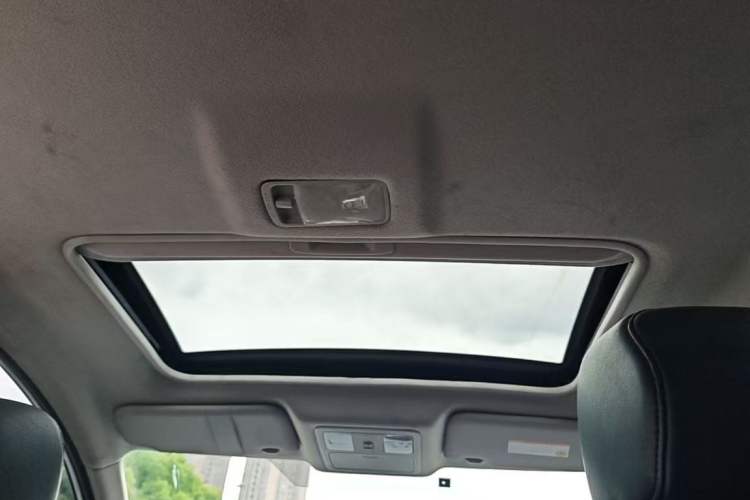Used Nissan Tiida 2014 1.6L CVT Smart Model Headliner