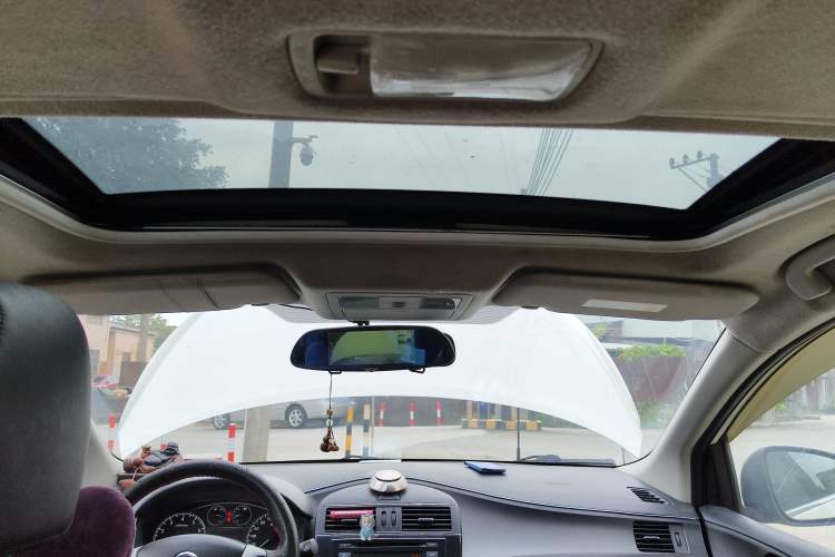Used Nissan Tiida 2014 1.6L CVT Smart Model Headliner