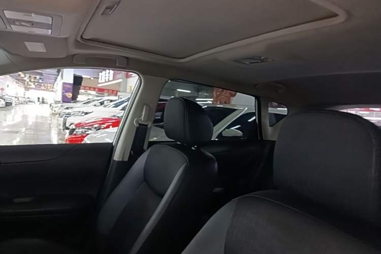 Used Nissan Tiida 2014 1.6L CVT Smart Model Headliner