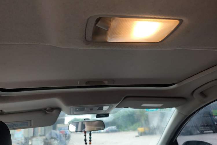 Used Nissan Tiida 2014 1.6L CVT Smart Model Headliner