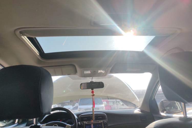 Used Nissan Tiida 2014 1.6L CVT Smart Model Headliner