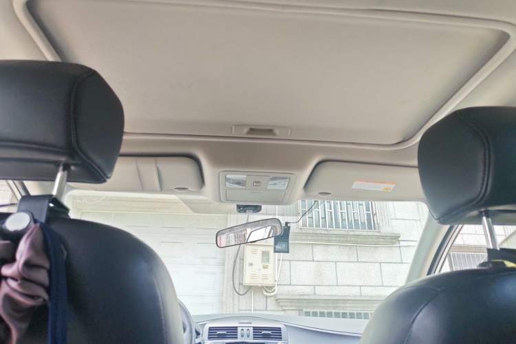 Used Nissan Tiida 2014 1.6L CVT Smart Model Headliner