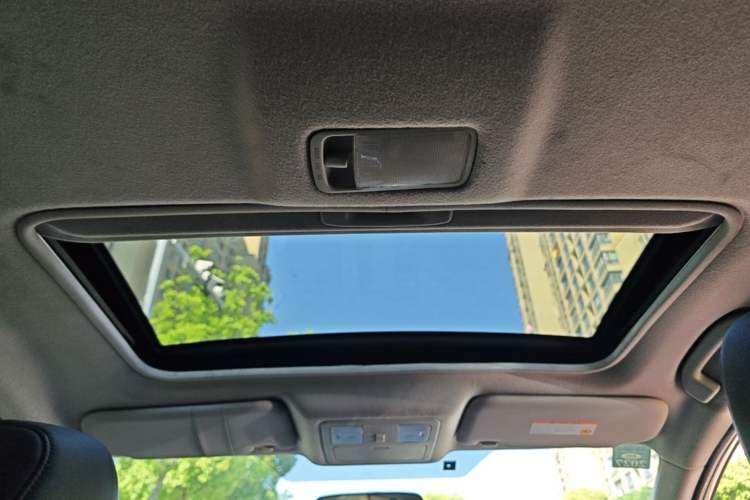 Used Nissan Tiida 2014 1.6L CVT Smart Model Headliner