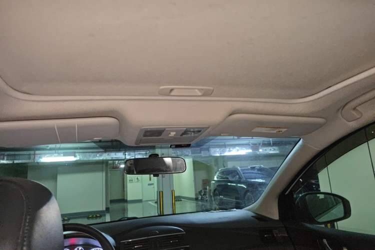 Used Nissan Tiida 2014 1.6L CVT Smart Model Headliner