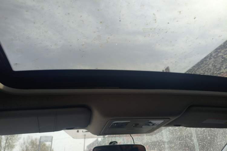 Used Nissan Tiida 2014 1.6L CVT Smart Model Headliner