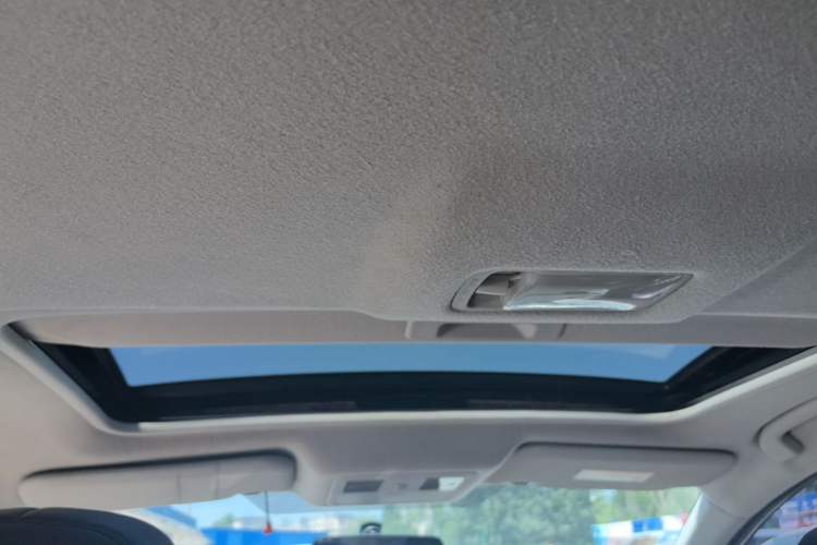 Used Nissan Tiida 2014 1.6L CVT Smart Model Headliner