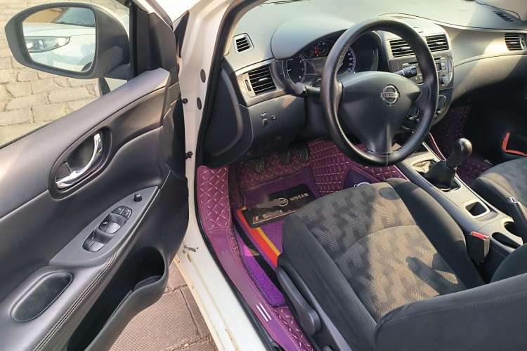 Used Nissan Tiida 2014 1.6L Manual Comfort Model Interior 2