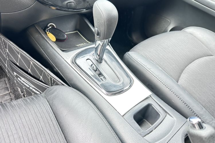 Used Nissan Tiida 2014 1.6L CVT Smart Model Interior 4