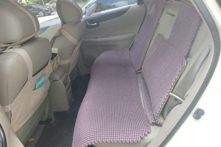 Used Nissan Tiida 2014 1.6L CVT Smart Model Interior 4
