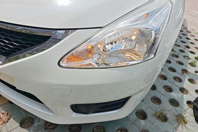 Used Nissan Tiida 2014 1.6L CVT Comfort Model Left Front Headlight