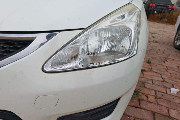 Used Nissan Tiida 2014 1.6L CVT Comfort Model Left Front Headlight