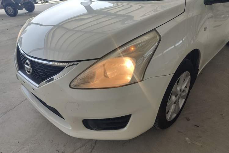 Used Nissan Tiida 2014 1.6L CVT Comfort Model Left Front Headlight