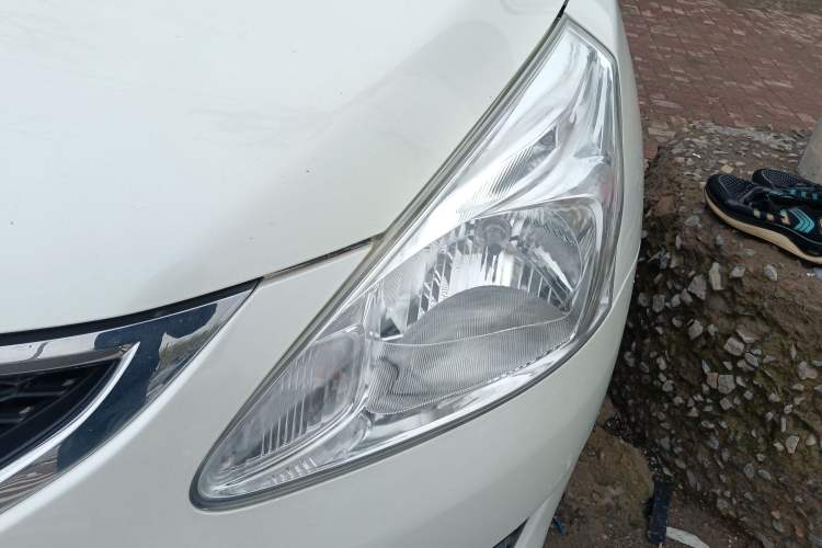 Used Nissan Tiida 2014 1.6L CVT Comfort Model Left Front Headlight