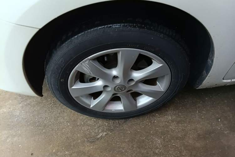 Used Nissan Tiida 2014 1.6L CVT Cool Cafe Edition Left Front Wheel Hub