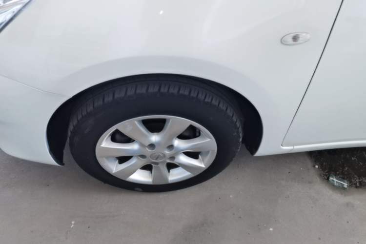Used Nissan Tiida 2014 1.6L CVT Comfort Model Left Front Wheel Hub