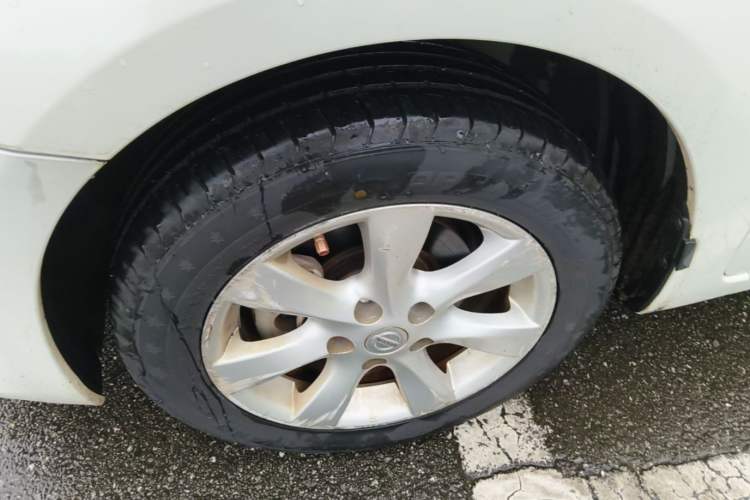 Used Nissan Tiida 2014 1.6L CVT Comfort Model Left Front Wheel Hub