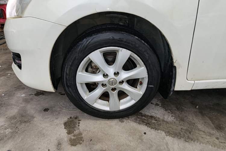 Used Nissan Tiida 2014 1.6L CVT Smart Model Left Front Wheel Hub