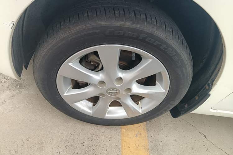 Used Nissan Tiida 2014 1.6L CVT Smart Model Left Front Wheel Hub