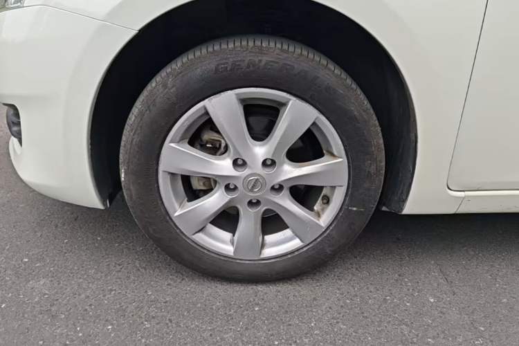 Used Nissan Tiida 2014 1.6L CVT Smart Model Left Front Wheel Hub