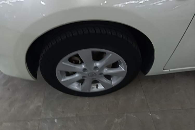 Used Nissan Tiida 2014 1.6L CVT Smart Model Left Front Wheel Hub