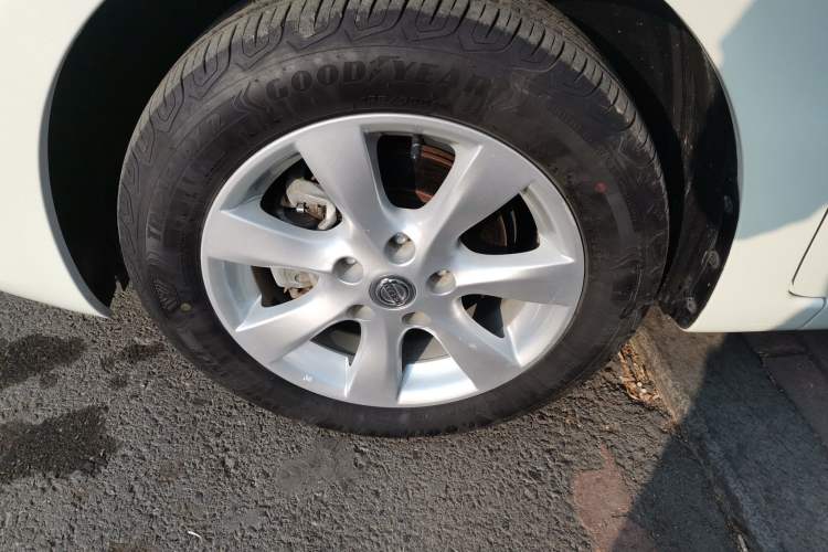 Used Nissan Tiida 2014 1.6L CVT Smart Model Left Front Wheel Hub